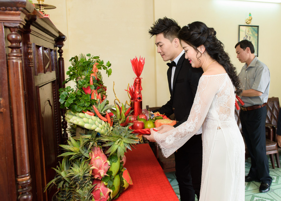 "Hoàng tử xiếc" Quốc Cơ hôn MC Hồng Phượng trong đám hỏi ảnh 10 "Hoàng tử xiếc" Quốc Cơ hôn MC Hồng Phượng trong đám hỏi ảnh 10