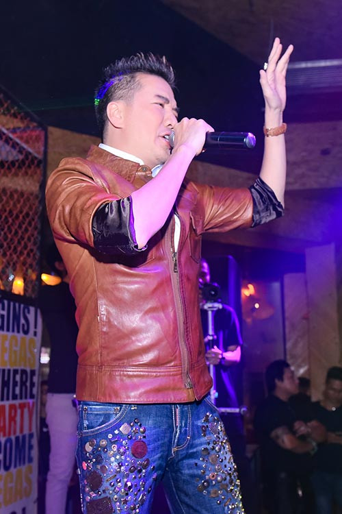 Lâm Chi Khanh gợi cảm bên Mr Đàm trong đêm nhạc ảnh 4 lam chi khanh goi cam ben mr dam trong dem nhac - 4