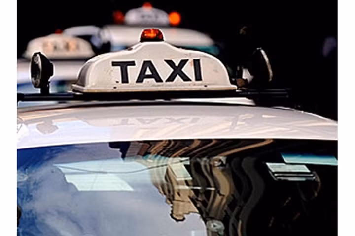 Tên cướp taxi bằng chai xịt khử mùi