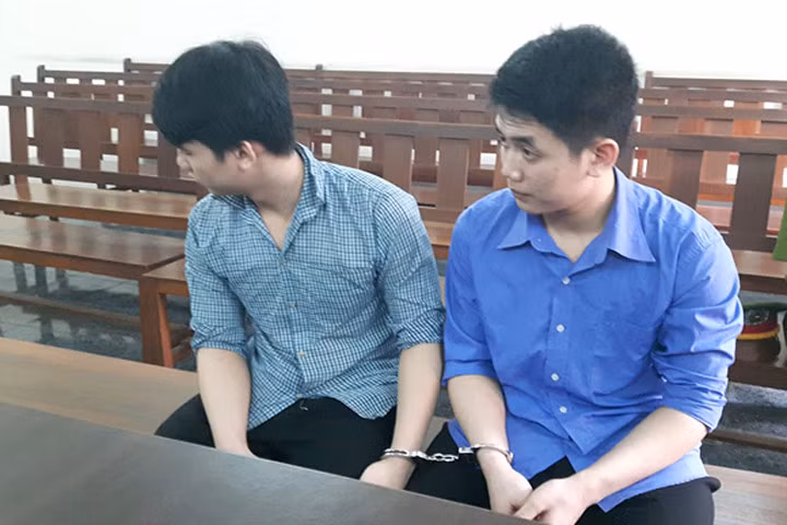 Hai anh em Nguyên và Bảo tại phiên tòa sơ thẩm