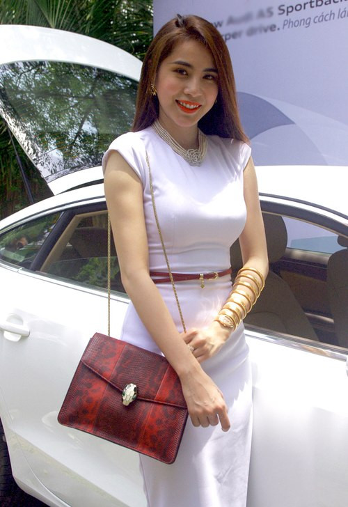 Những lần khoe của gây tranh cãi của Công Vinh-Thủy Tiên