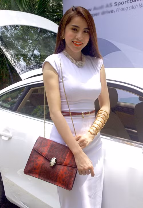 Những lần khoe của gây tranh cãi của Công Vinh-Thủy Tiên