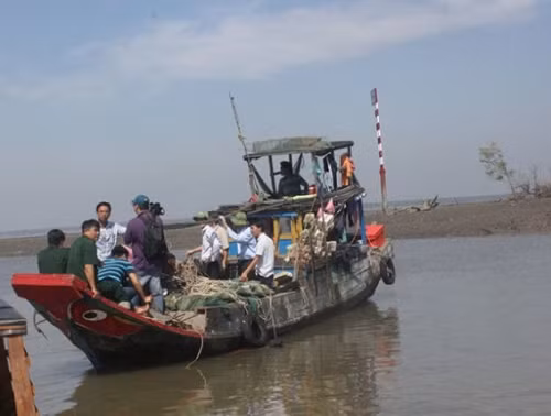 Tiếp tục cứu sống một thuyền viên gặp nạn trên sông Soài Rạp