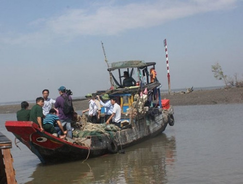 Tiếp tục cứu sống một thuyền viên gặp nạn trên sông Soài Rạp - Ảnh 1 Tiếp tục cứu sống một thuyền viên gặp nạn trên sông Soài Rạp - Ảnh 1