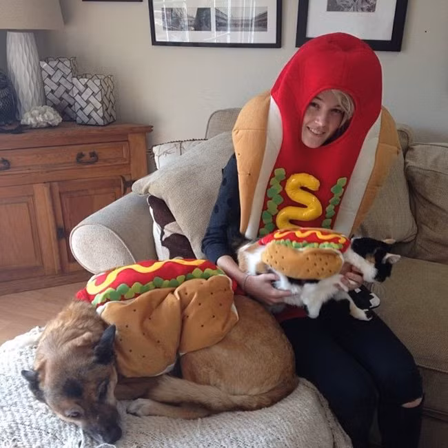 15 màn hóa trang Haloween “khó đỡ” giữa người và thú cưng hình ảnh 2 15 man hoa trang haloween “kho do” giua nguoi va thu cung hinh anh 2