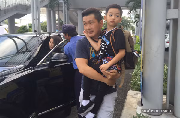 ha-ho-cho-be-subeo-di-dien-cung-1