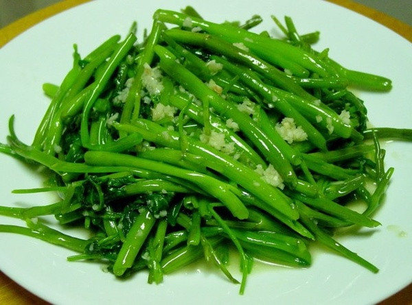 Rau muống rất bổ dưỡng bởi nó chứa nhiều vitamin và khoáng chất.