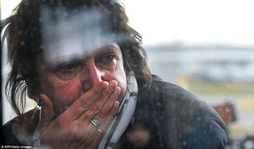 Nỗi đau phủ kín thân nhân hành khách vụ máy bay Nga rơi - ảnh 7