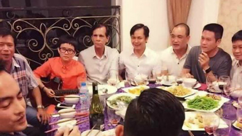 Hồ Ngọc Hà giữa scandal “cướp chồng”, đại gia K. vì sao chưa lên tiếng? ảnh 1 Đại gia K. thân thiết bên bố của Hồ Ngọc Hà