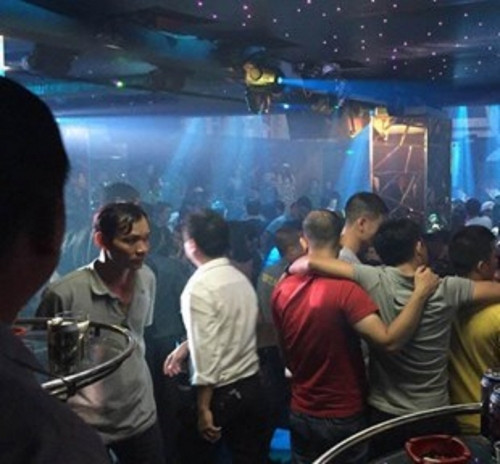 Hàng trăm dân chơi dùng ma túy trong quán bar tại trung tâm TP.HCM - Ảnh 1 Hàng trăm dân chơi dùng ma túy trong quán bar tại trung tâm TP.HCM - Ảnh 1