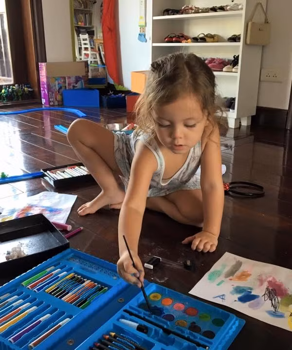 Tép ngồi vẽ tranh