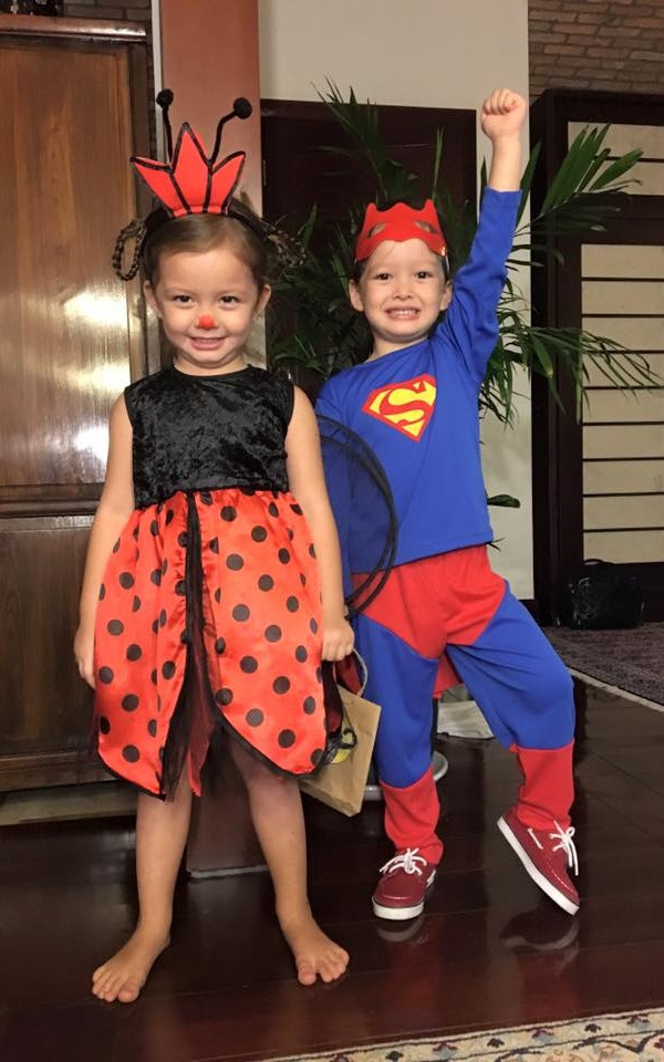 Cuối tuần bận rộn của cặp song sinh nhà Hồng Nhung