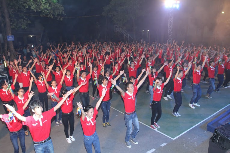 Màn thi nhảy Flashmod lập kỉ lục của sinh viên trong khuôn khổ chương trình.