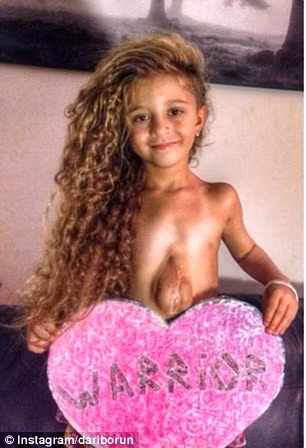 Kỳ lạ bé gái có quả tim 