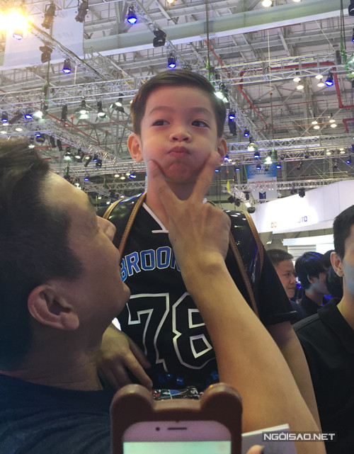 ha-ho-cho-be-subeo-di-dien-cung-5