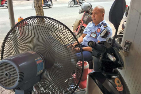 1.001 kiểu giải nắng của người Sài Gòn - Ảnh 1 1.001 kieu giai nang cua nguoi Sai Gon - Anh 1