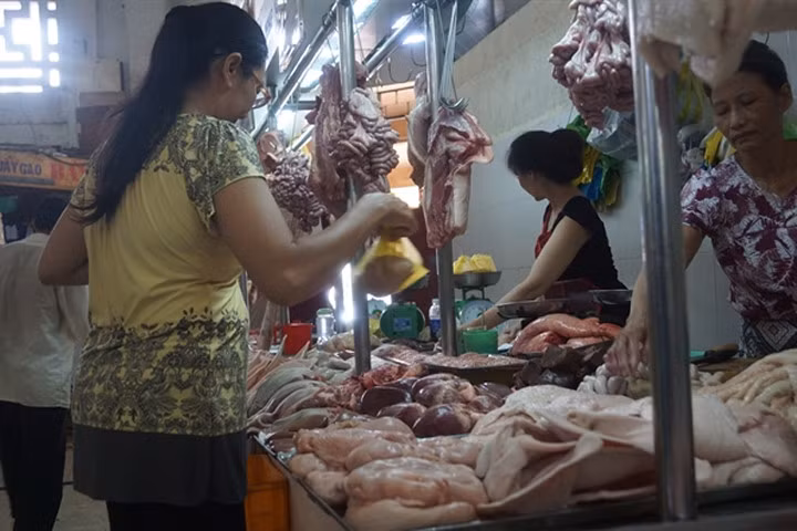 Mức giá những sản phẩm này thấp hơn giá sản phẩm cùng loại của các đơn vị giết mổ trong nước bán lẻ tại thị trường TP.HCM từ 25.000 - 35.000đ/kg.