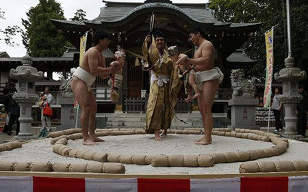 Độc đáo cuộc thi Sumo chọc trẻ con khóc thét ở Nhật Độc đáo cuộc thi Sumo chọc trẻ con khóc thét ở Nhật