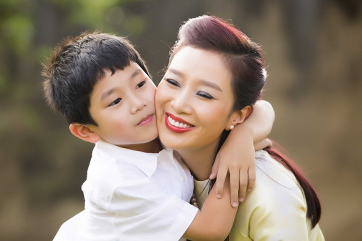 Cuộc sống gia đình đáng ghen tỵ của Á hậu Thu Hương