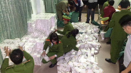 Phát hiện 10 nghìn gói thuốc lá lậu Phat hien 10 nghin goi thuoc la lau