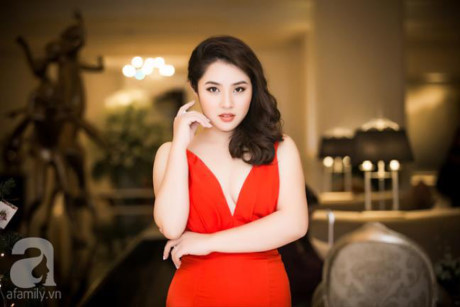 Hồng Quế lần đầu xuất hiện, giảm 9kg sau 1 tháng sinh con - Ảnh 11 Hong Que lan dau xuat hien, giam 9kg sau 1 thang sinh con - Anh 11