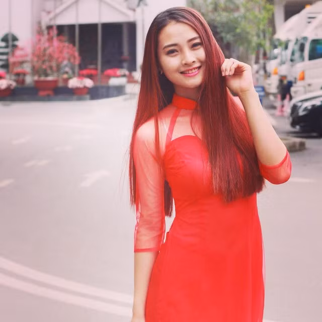 Chân dung nữ MC xinh đẹp nhất “Bữa trưa vui vẻ“ ảnh 4