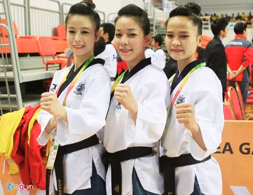 Hot girl Châu Tuyết Vân được vinh danh công dân trẻ tiêu biểu 2013 ảnh 2