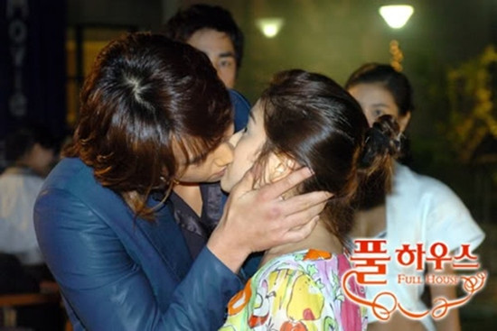 Những mỹ nam từng chiếm được nụ hôn của Song Hye Kyo Những mỹ nam từng chiếm được nụ hôn của Song Hye Kyo