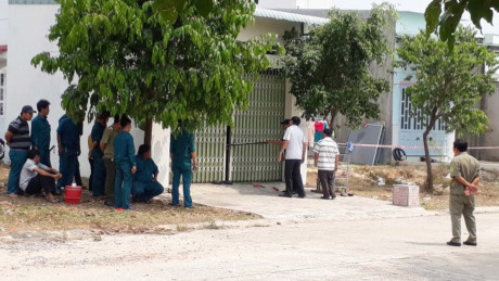 Khám nghiệm tử thi điều tra nghi án chồng sát hại vợ rồi tự sát - Ảnh 7 Kham nghiem tu thi dieu tra nghi an chong sat hai vo roi tu sat - Anh 7