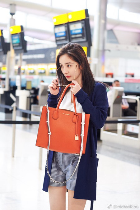 Mặt mộc vẫn xinh đẹp như hoa, ai bảo Dương Mịch phẫu thuật thẩm mỹ? - Ảnh 2 Mat moc van xinh dep nhu hoa, ai bao Duong Mich phau thuat tham my? - Anh 2