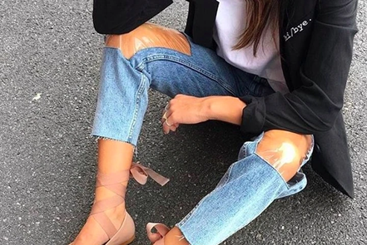 Mẫu quần jeans lạ mắt gây sốt