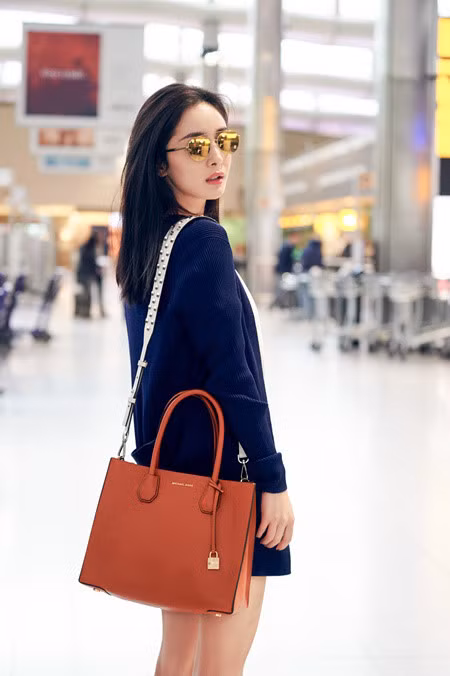 Mat moc van xinh dep nhu hoa, ai bao Duong Mich phau thuat tham my? - Anh 9