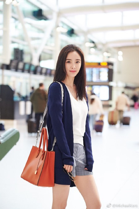 Mặt mộc vẫn xinh đẹp như hoa, ai bảo Dương Mịch phẫu thuật thẩm mỹ? - Ảnh 1 Mat moc van xinh dep nhu hoa, ai bao Duong Mich phau thuat tham my? - Anh 1