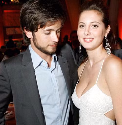 Nguyên nhân khiến đàn ông thích nhìn và sờ ngực phụ nữ