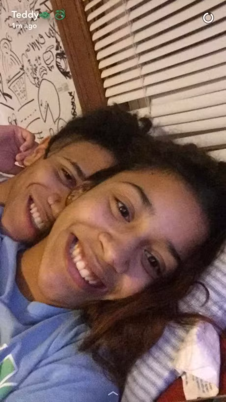 Cap doi My khien cong dong mang phat lu vi ve ngoai qua giong nhau - Anh 2