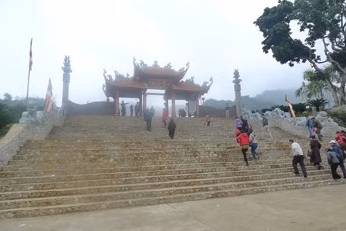 Lạng Sơn: Nô nức đi lễ chùa, xin lộc đầu Xuân - ảnh 3