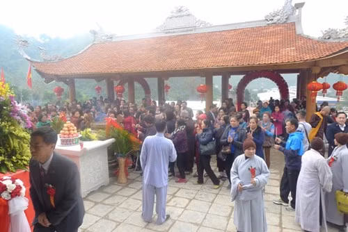 Lạng Sơn: Nô nức đi lễ chùa, xin lộc đầu Xuân - ảnh 2