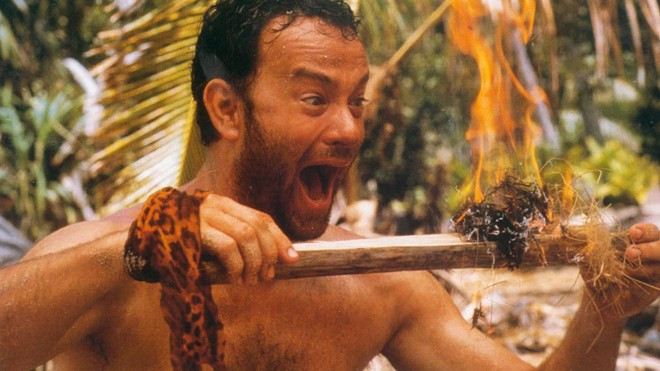 Cast Away (2000): Là phiên bản Robinson Crusoe năm 2000, bộ phim kể câu chuyện nhân viên chuyển phát nhanh Chuck Noland (Tom Hanks) gặp tai nạn trong một lần công tác và bị lạc vào hoang đảo. Anh phải tìm mọi cách để sinh tồn và kêu gọi trợ giúp trong suốt bốn năm trước khi được cứu về đất liền. Phim đạt doanh thu lên tới gần 430 triệu USD toàn cầu, cũng như nhận đề cử Oscar tại hạng mục Nam diễn viên chính xuất sắc. 10 phim hay về nghị lực sống khi con người cô độc