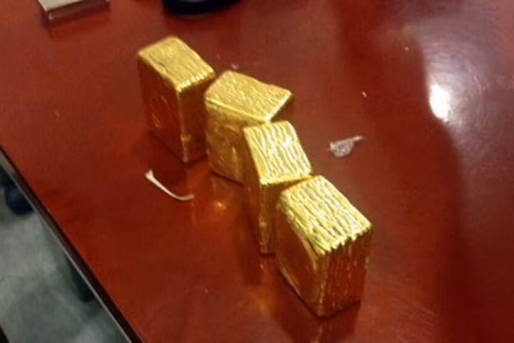 Cựu tiếp viên hàng không chủ mưu buôn lậu vàng