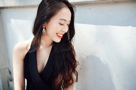 Chỉ là tiếp viên hàng không thôi mà, có cần phải xinh thế này không? - Ảnh 6 Chi la tiep vien hang khong thoi ma, co can phai xinh the nay khong? - Anh 6