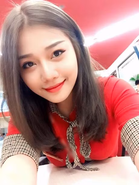 Chi la tiep vien hang khong thoi ma, co can phai xinh the nay khong? - Anh 15