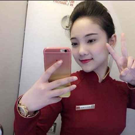 Chỉ là tiếp viên hàng không thôi mà, có cần phải xinh thế này không? - Ảnh 4 Chi la tiep vien hang khong thoi ma, co can phai xinh the nay khong? - Anh 4