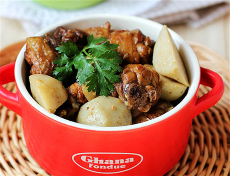 Gà kho khoai sọ đậm đà lạ miệng cho bữa tối cuối tuần - Ảnh 5 Ga kho khoai so dam da la mieng cho bua toi cuoi tuan - Anh 5