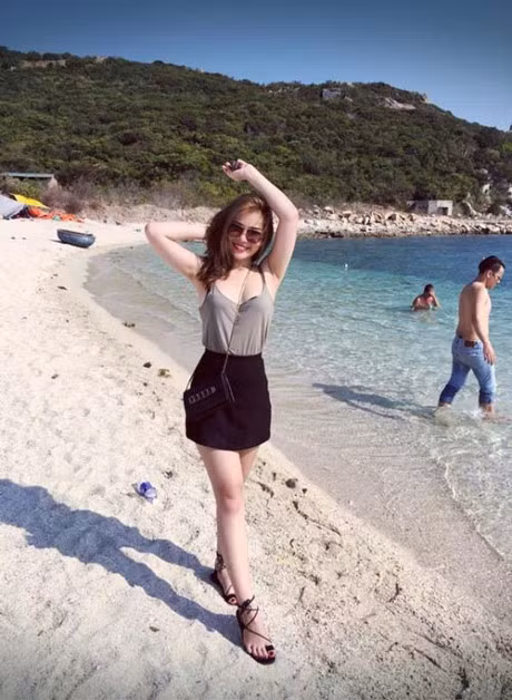Chi la tiep vien hang khong thoi ma, co can phai xinh the nay khong? - Anh 16
