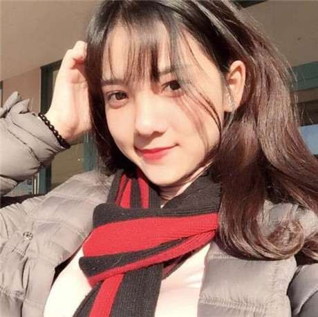 Chỉ là tiếp viên hàng không thôi mà, có cần phải xinh thế này không? - Ảnh 2 Chi la tiep vien hang khong thoi ma, co can phai xinh the nay khong? - Anh 2