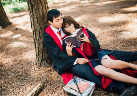 Ảnh cưới hóa thân thành Harry Potter của đôi trẻ Đà Nẵng - Ảnh 1 Anh cuoi hoa than thanh Harry Potter cua doi tre Da Nang - Anh 1