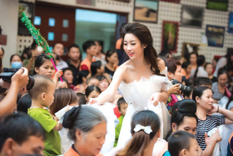 Hoa hau lam tu thien: Du kieu scandal - Anh 1