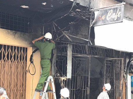 Tin mới vụ cháy 6 người chết thảm: Cô gái run rẩy kể lại giây phút nhảy lầu thoát chết - Ảnh 3 Tin moi vu chay 6 nguoi chet tham: Co gai run ray ke lai giay phut nhay lau thoat chet - Anh 3