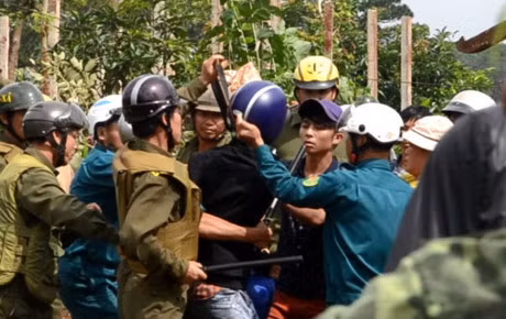 Nhung vu phong vien, nha bao bi hanh hung nam 2016 - Anh 10