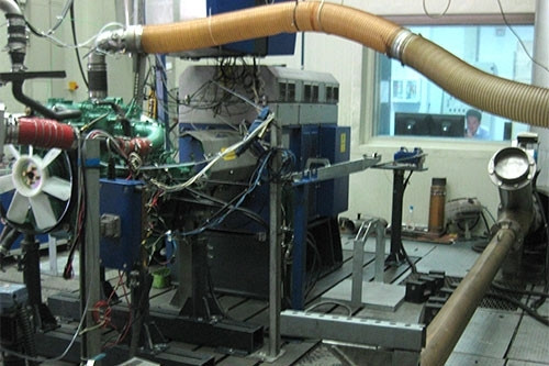 Thử nghiệm khí thải có tính bắt buộc và doanh nghiệp được nhận kết quả về mức tiêu hao nhiên liệu mà không phải trả thêm phí. Ảnh: Thử nghiệm khí thải động cơ ô tô 71-0606